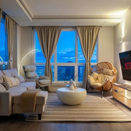 Upscale Penthouse Stay With Mountain & City Views, Free Parking, Bbq Grill, Office Space & More YYC Exterior foto