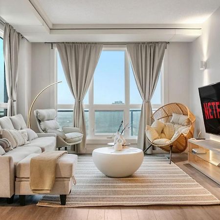 Upscale Penthouse Stay With Mountain & City Views, Free Parking, Bbq Grill, Office Space & More YYC Exterior foto
