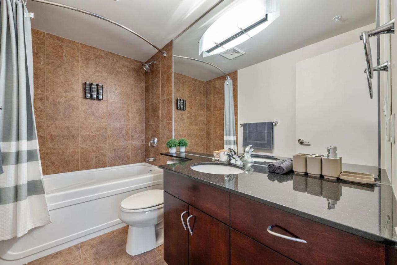 Upscale Penthouse Stay With Mountain & City Views, Free Parking, Bbq Grill, Office Space & More YYC Exterior foto