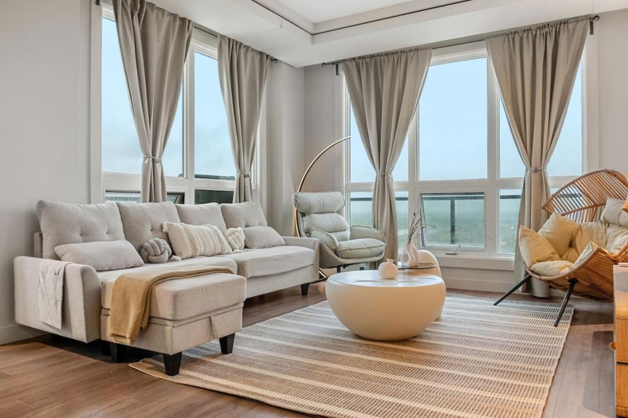 Upscale Penthouse Stay With Mountain & City Views, Free Parking, Bbq Grill, Office Space & More YYC Exterior foto