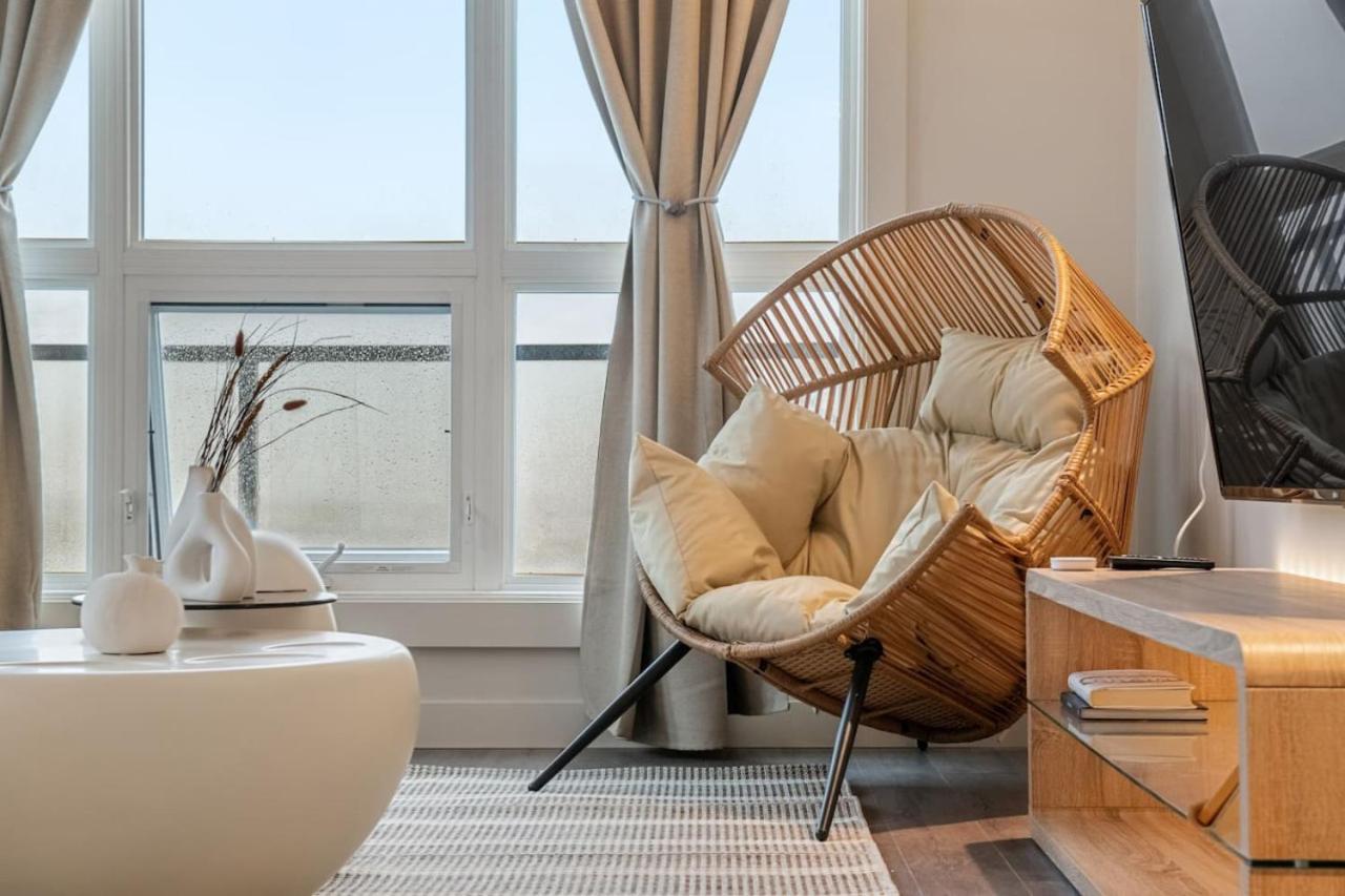 Upscale Penthouse Stay With Mountain & City Views, Free Parking, Bbq Grill, Office Space & More YYC Exterior foto