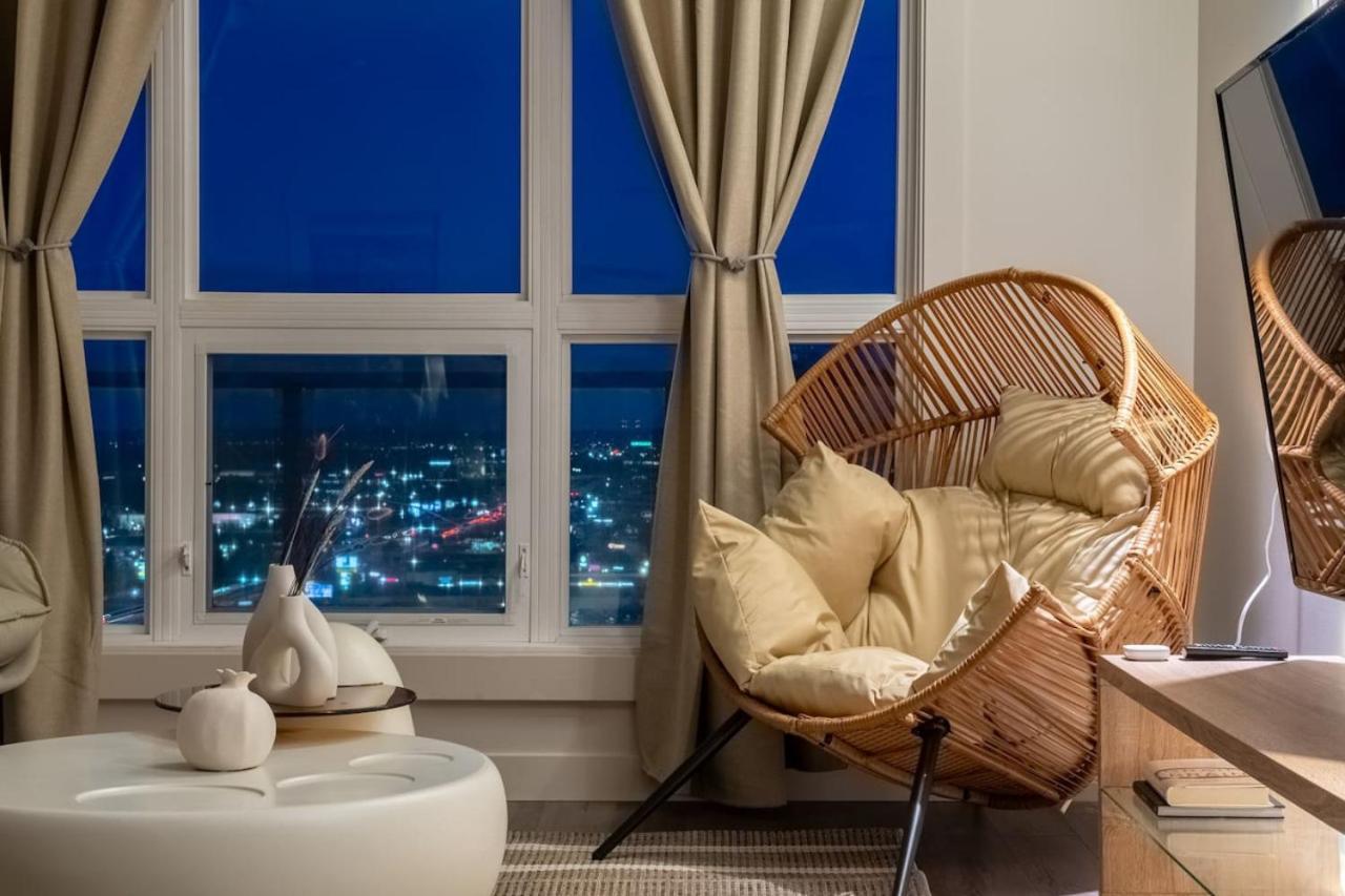 Upscale Penthouse Stay With Mountain & City Views, Free Parking, Bbq Grill, Office Space & More YYC Exterior foto