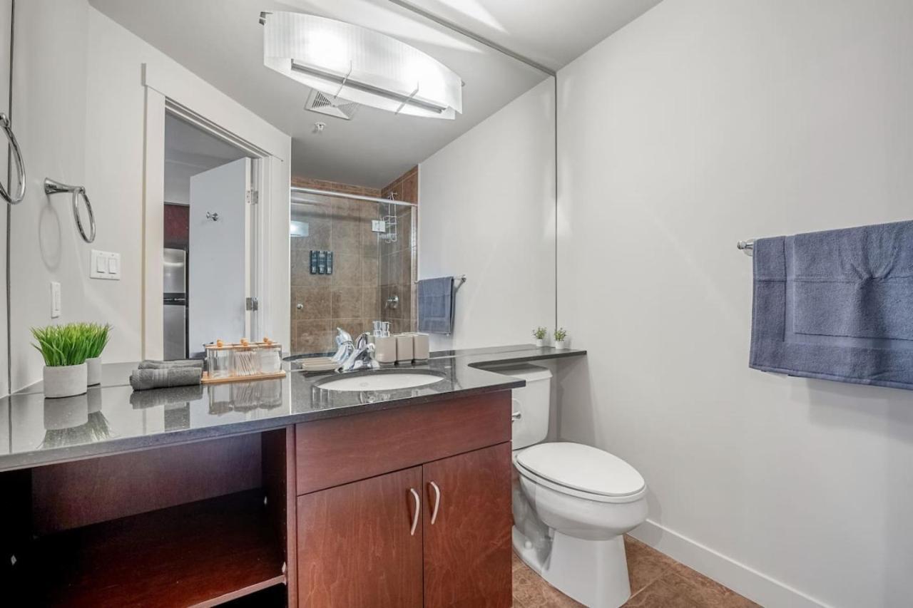 Upscale Penthouse Stay With Mountain & City Views, Free Parking, Bbq Grill, Office Space & More YYC Exterior foto