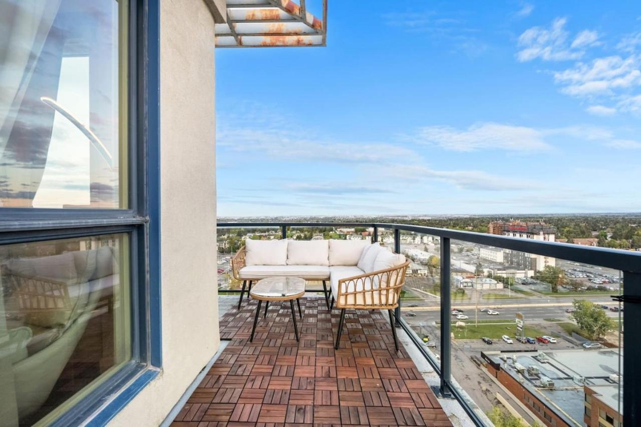 Upscale Penthouse Stay With Mountain & City Views, Free Parking, Bbq Grill, Office Space & More YYC Exterior foto