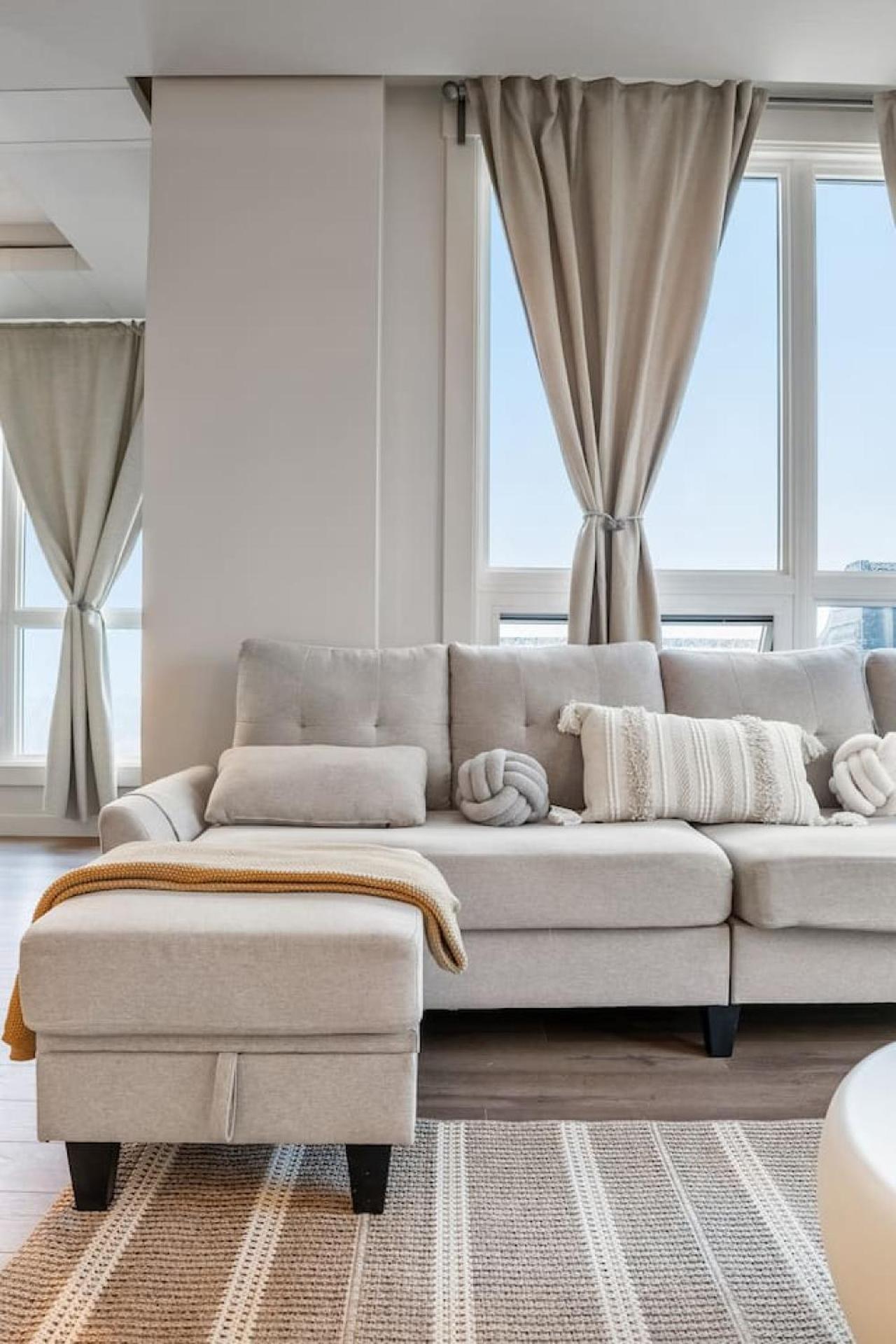 Upscale Penthouse Stay With Mountain & City Views, Free Parking, Bbq Grill, Office Space & More YYC Exterior foto
